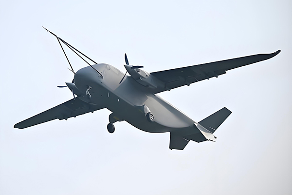 深度解码“长鹰-8”首飞:碳纤维如何撑起“空中重卡”的硬核脊梁?