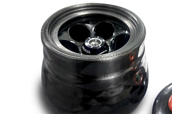 轻量化工程的底层逻辑：深度解析碳纤维零件的制造工艺